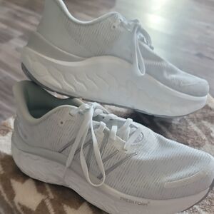 Women's New Balance Fresh Foam Kaiha Road Sneakers Size 9 Wide